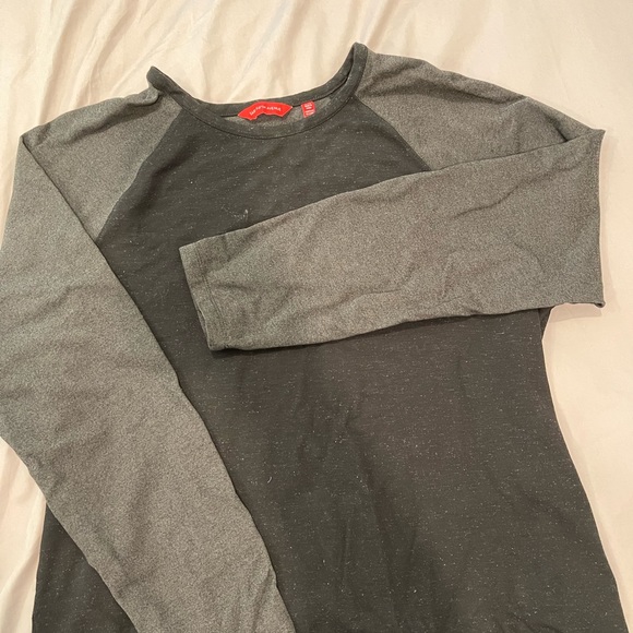 Saks Fifth Avenue in color black and gray size Xl - Picture 3 of 3